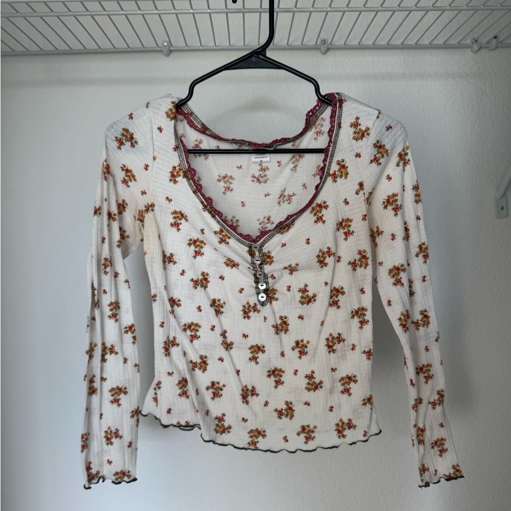 Floral Button-Accent Long Sleeve Top
